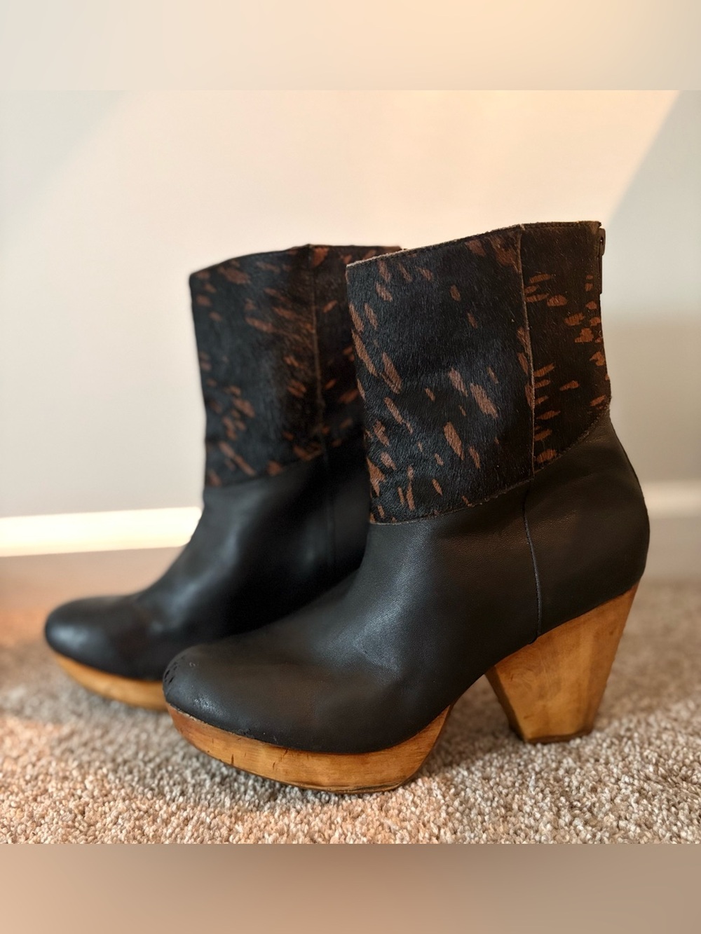 80%20 Black Leather & Brown Patterned Cuffed Heeled Boots